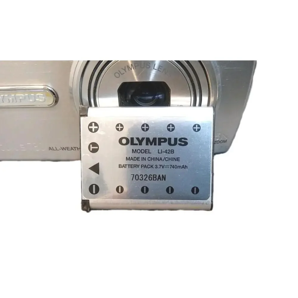 Olympus Stylus 780 u Digital Camera 7.1MP Silver 5xOptical Zoom AF Lock Silver